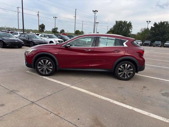 2018 INFINITI QX30 Luxe — photo 1 of 3