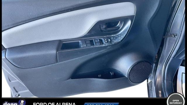 2016 Toyota Yaris 5-Door SE