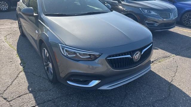 2019 Buick Regal TourX Essence