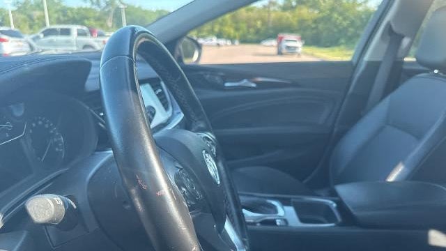 2019 Buick Regal TourX Essence