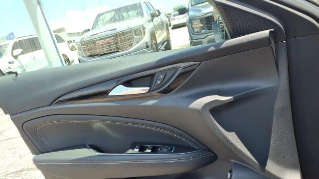 2018 Buick Regal TourX Essence