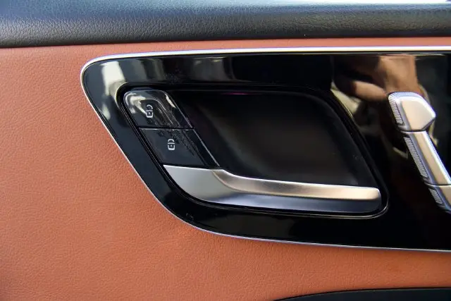 2025 Mercedes-Benz C-Class - $36,998
