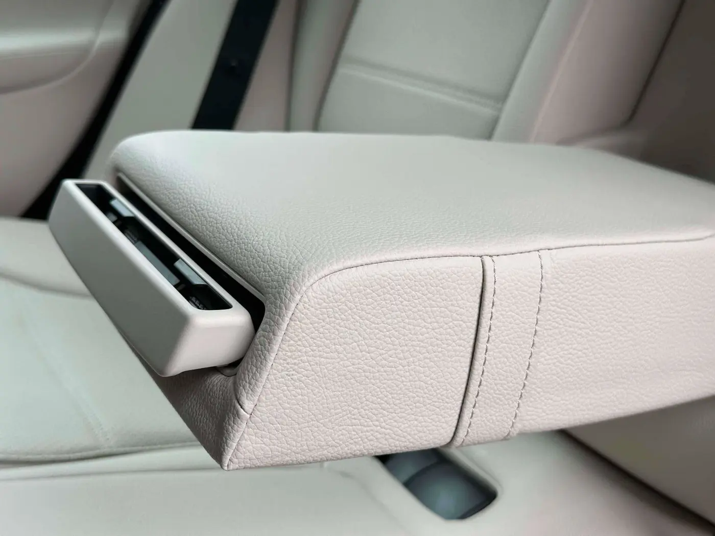 2025 Mercedes-Benz C-Class - $48,324