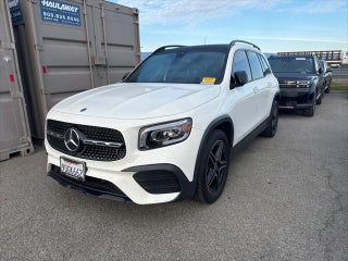 2022 Mercedes-Benz GLB with Polar White Exterior