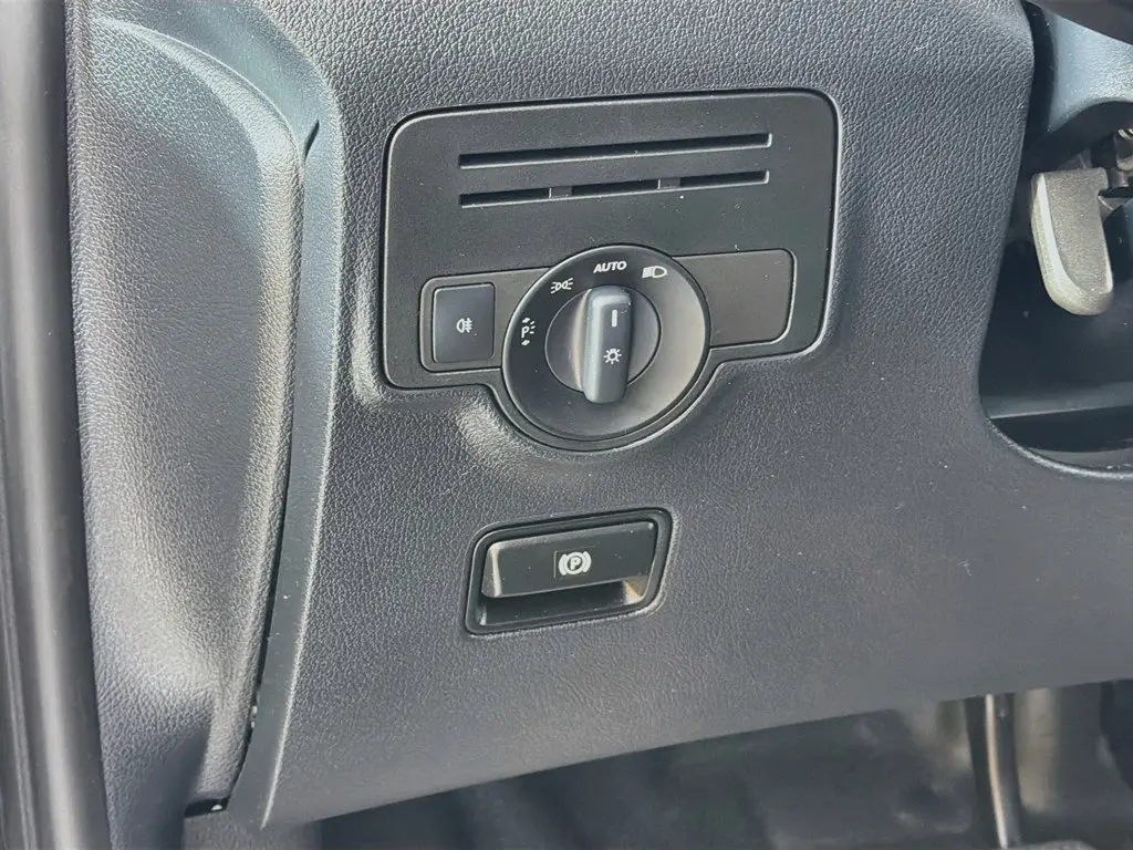 2022 Mercedes-Benz Metris - $25,990