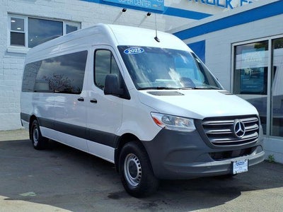 2025 Mercedes-Benz Sprinter 2500 3DR 170 In. WB High Roof Passenger Van (2.0L I4)