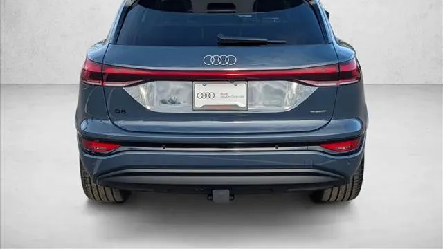 2025 Audi Q6 e-tron quattro Premium