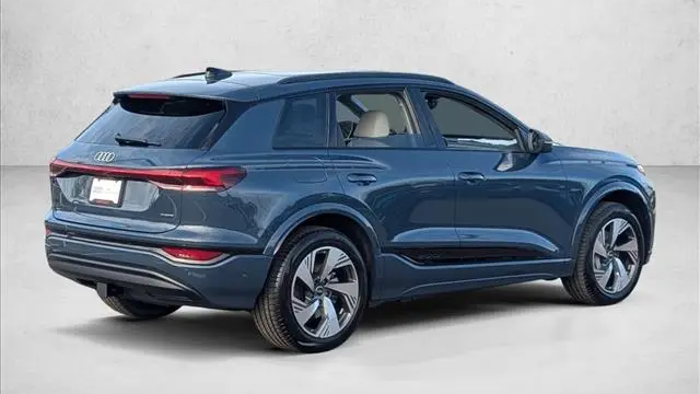 2025 Audi Q6 e-tron quattro Premium