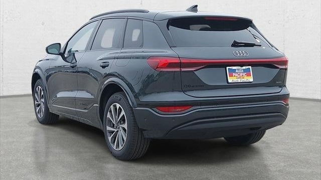 2027 Audi Q6 e-tron quattro Premium