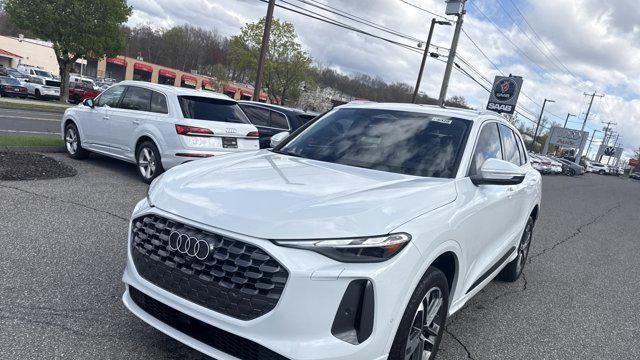 2025 Audi Q5 quattro Premium TFSI