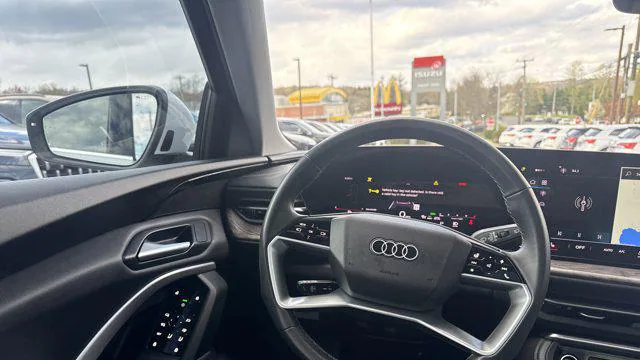 2025 Audi Q5 quattro Premium TFSI