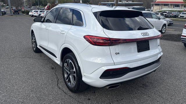 2025 Audi Q5 quattro Premium TFSI