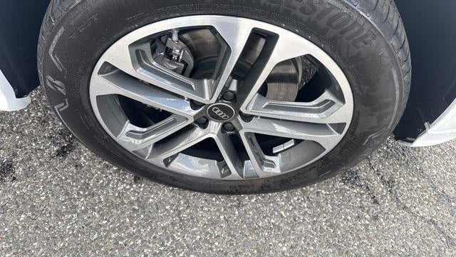 2025 Audi Q5 quattro Premium TFSI