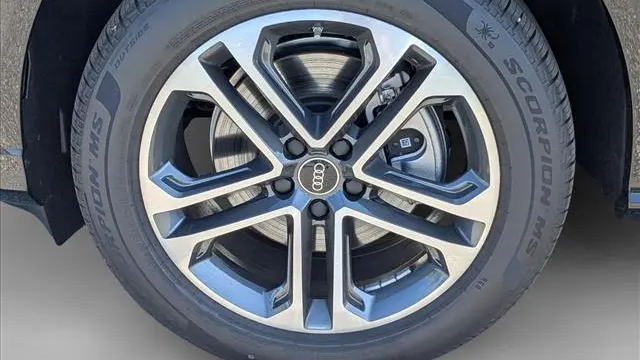2025 Audi Q5 quattro Premium TFSI