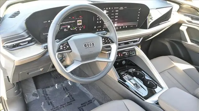 2025 Audi Q5 quattro Premium TFSI