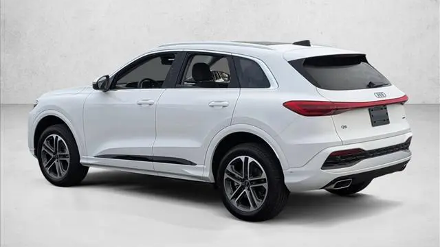 2025 Audi Q5 quattro Premium TFSI