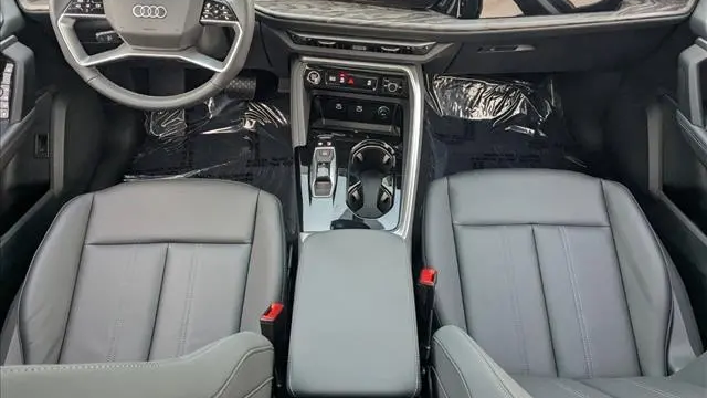 2025 Audi Q5 quattro Premium TFSI