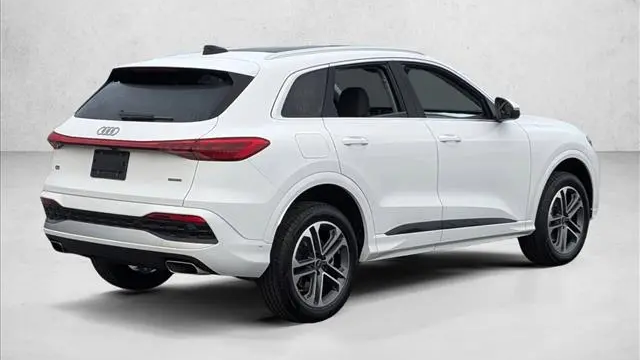 2025 Audi Q5 quattro Premium TFSI