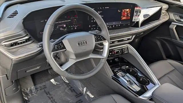 2025 Audi Q5 quattro Premium TFSI