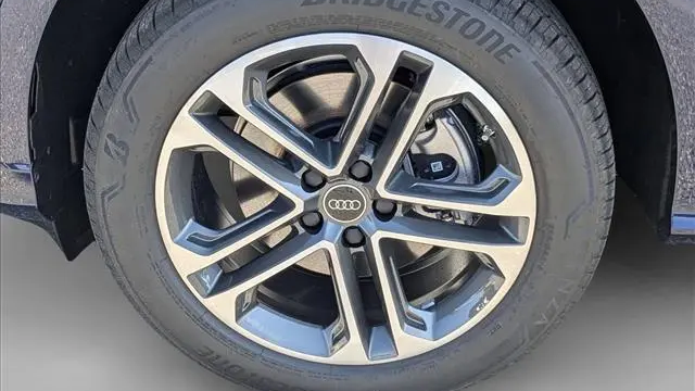 2025 Audi Q5 quattro Premium TFSI