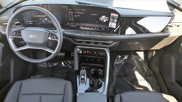 2025 Audi Q5 quattro Premium TFSI