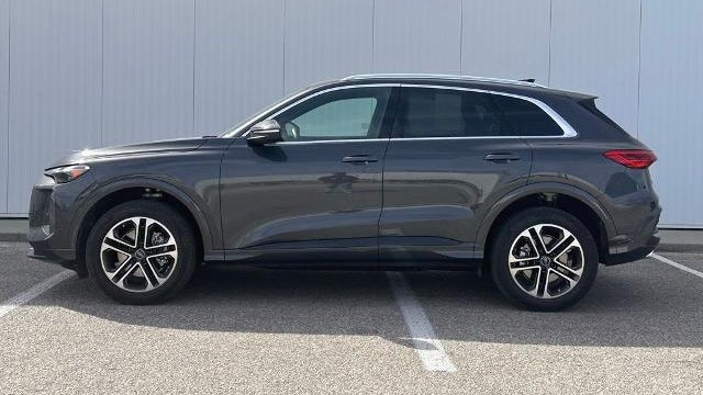 2025 Audi Q5 quattro Premium TFSI