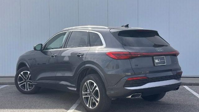 2025 Audi Q5 quattro Premium TFSI