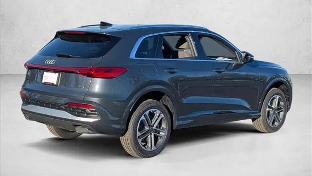 2025 Audi Q5 quattro Premium TFSI