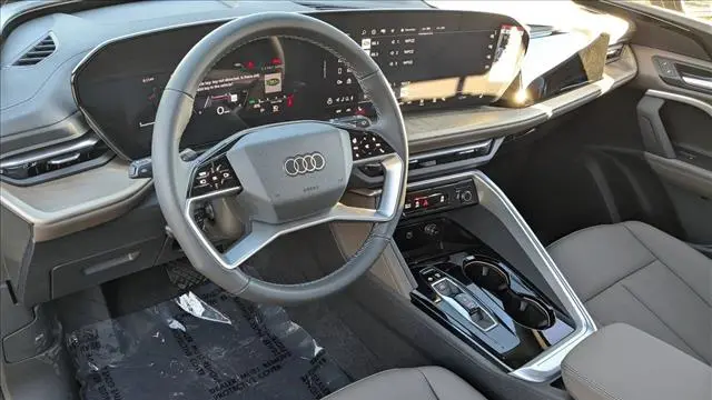 2025 Audi Q5 quattro Premium TFSI
