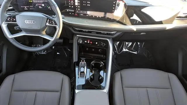 2025 Audi Q5 quattro Premium TFSI