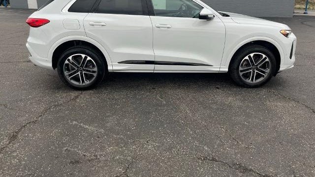 2025 Audi Q5 quattro Premium TFSI