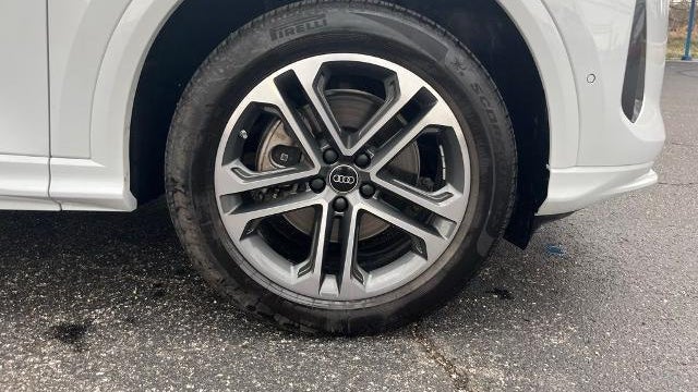 2025 Audi Q5 quattro Premium TFSI