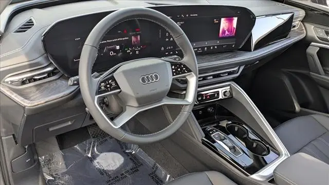 2025 Audi Q5 quattro Premium TFSI