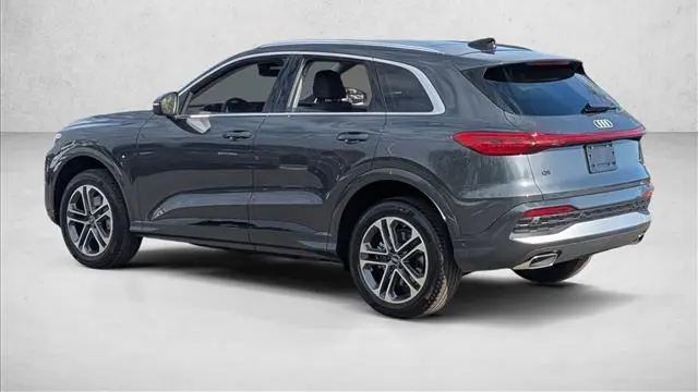 2025 Audi Q5 quattro Premium TFSI