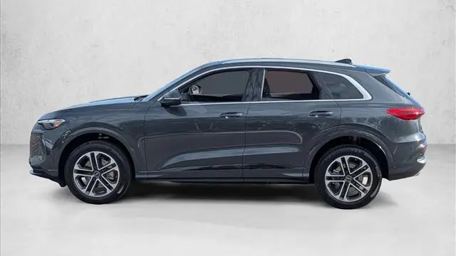 2025 Audi Q5 quattro Premium TFSI