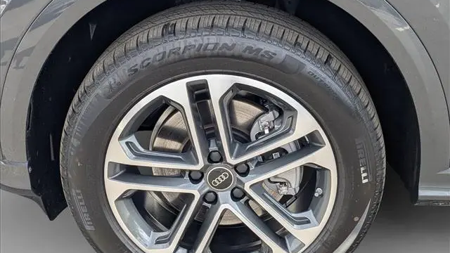 2025 Audi Q5 quattro Premium TFSI
