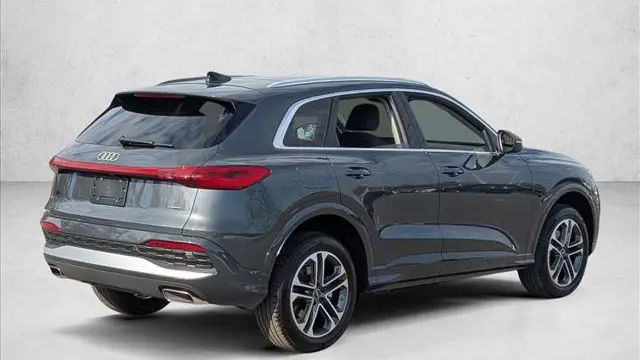 2025 Audi Q5 quattro Premium TFSI