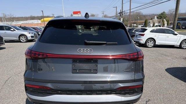 2025 Audi Q5 quattro Premium TFSI