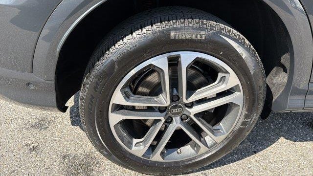 2025 Audi Q5 quattro Premium TFSI