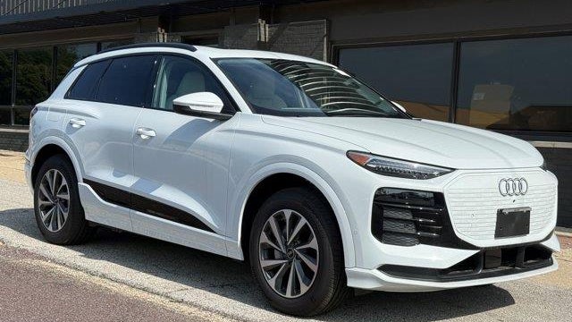 2025 Audi Q6 e-tron quattro Premium Plus