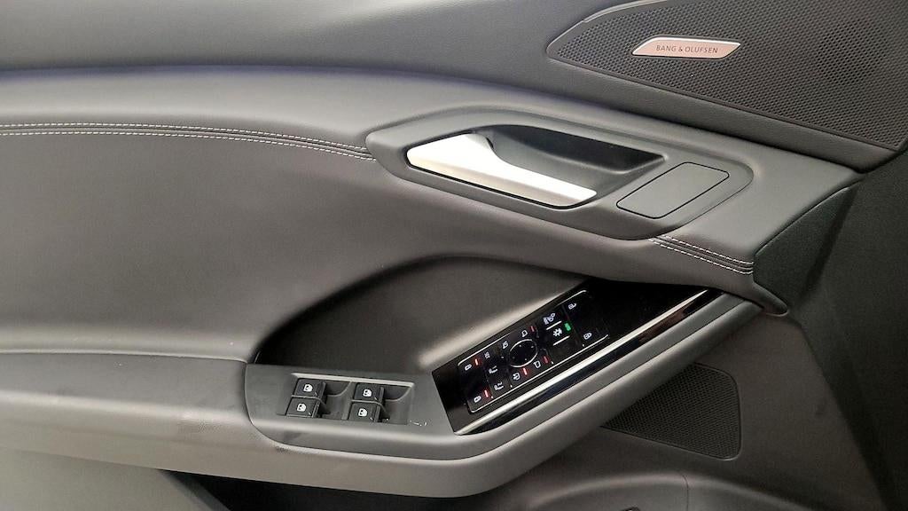 2025 Audi Q6 e-tron quattro Premium Plus