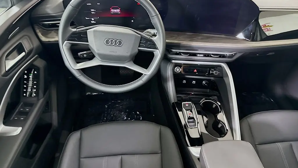 2025 Audi Q5 quattro Premium Plus TFSI