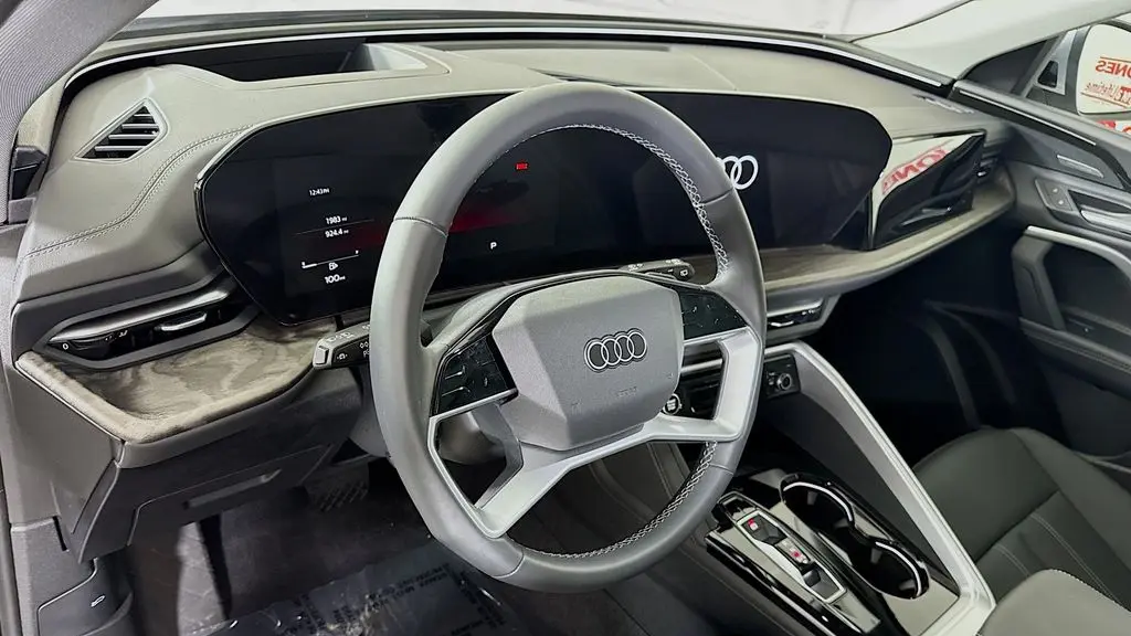 2025 Audi Q5 quattro Premium Plus TFSI