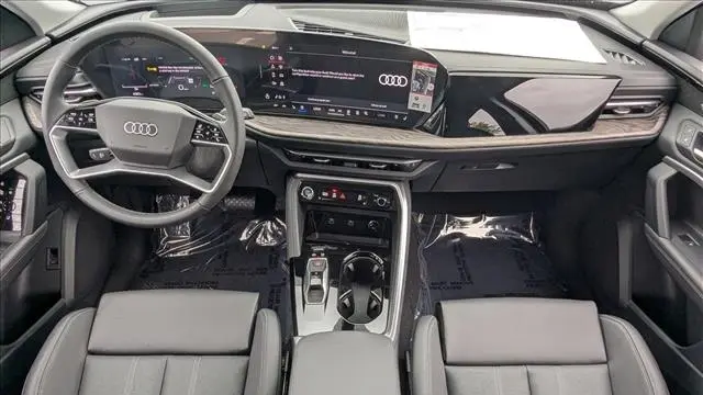 2025 Audi Q5 quattro Premium Plus TFSI