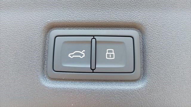 2027 Audi Q6 e-tron quattro Premium Plus