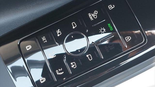2027 Audi Q6 e-tron quattro Premium Plus