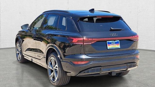2027 Audi Q6 e-tron quattro Premium Plus