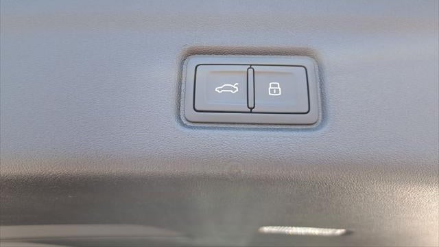 2027 Audi Q6 e-tron quattro Premium Plus