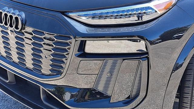 2027 Audi Q6 e-tron quattro Premium Plus