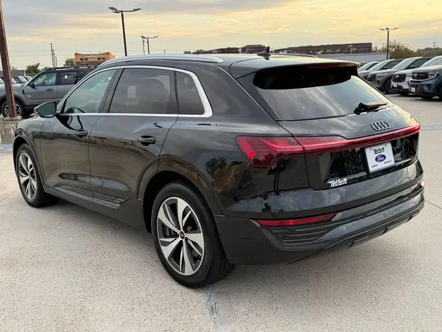 2024 Audi Q8 - $38,001